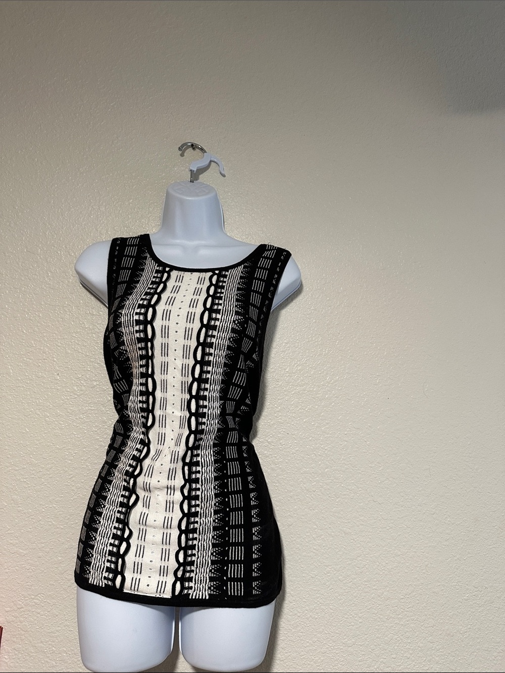 White House Black Market Black & white Geometric Knit Tank